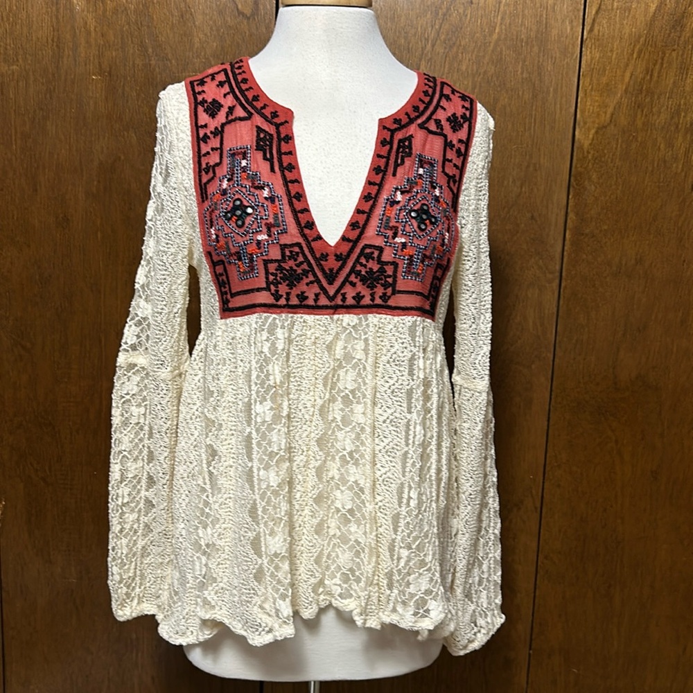 Free people boho lace blouse in size medium.